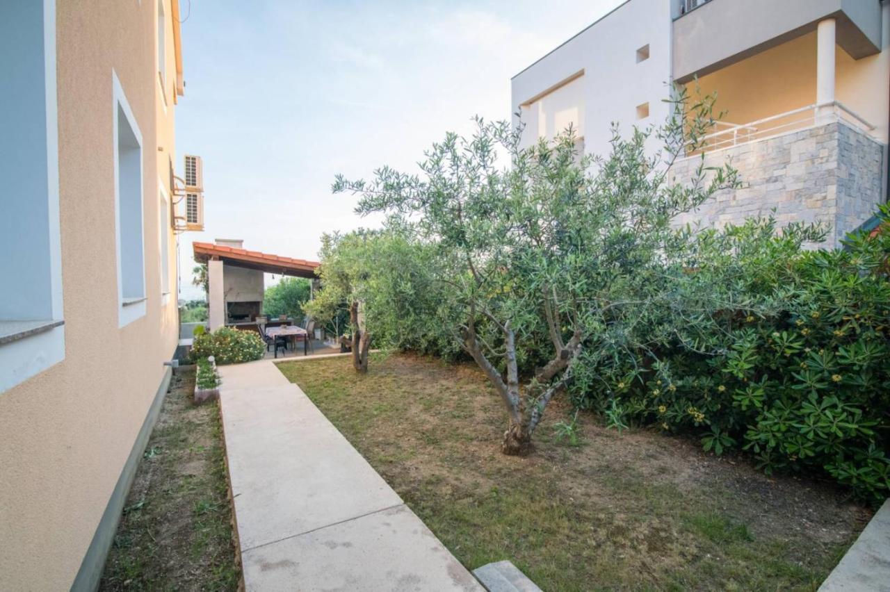Apartment Pikulo Novalja Eksteriør bilde