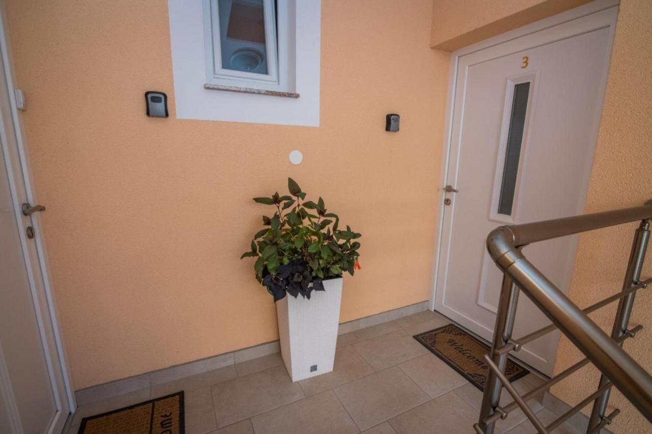 Apartment Pikulo Novalja Eksteriør bilde