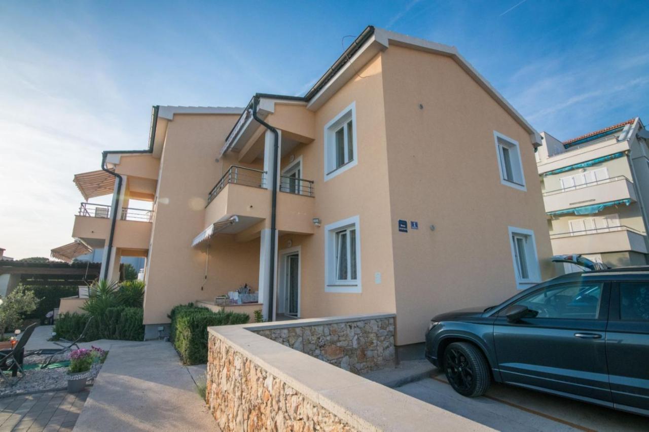 Apartment Pikulo Novalja Eksteriør bilde
